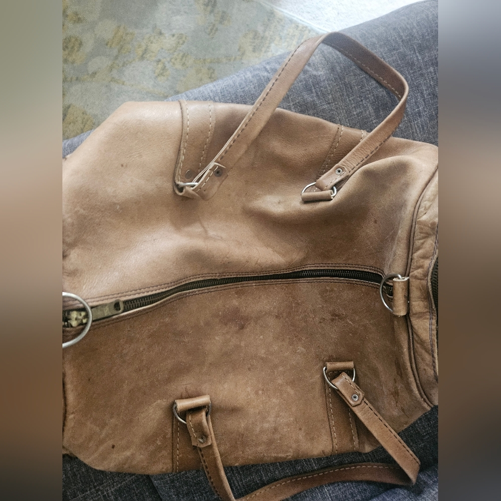 Vintage Light Tan Full Grain Leather Duffle Travel Bag. Unisex. - Picture 9 of 16